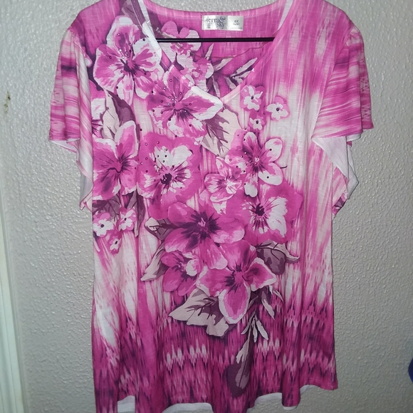 Tops - Beautiful Pink Flower Blouse Tops - Beautiful Pink Flower Blouse